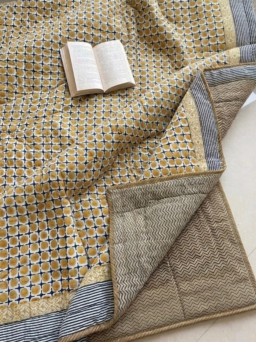 Dotted Dayira Block Printed Reversible Cotton Quilt (Razai)